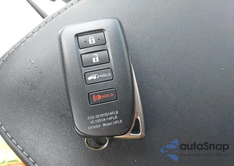 2021 Lexus Nx 300 z USA, uszkodzony, nr VIN JTJDARBZ9M2194937